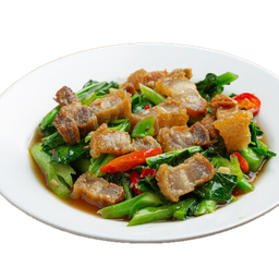 ผัดคะน้าหมูกรอบราดข้าว
