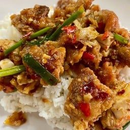 ข้าวราดไก่ผัดน้ำพริกเผา