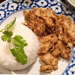 ข้าวทอดกระเทียม