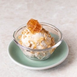 Greek Yogurt & Honeycomb