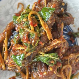 ผัดเผ็ดปลาดุกกรอบ