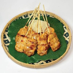 เซท หมูปิ้งนมสด 10 ไม้ พร้อม ข้าวเหนียว 1 ถุง