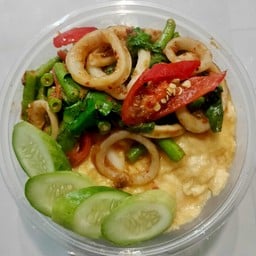 ข้าวไข่ข้นปลาหมึกผัดพริกแกงใส่ถั่ว