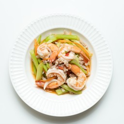 ยำก้านคะน้ากุ้ง