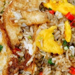 ข้าวผัดไข่ดาวพริกเกลือ