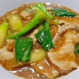 ราดหน้าอกไก่เส้นใหญ่