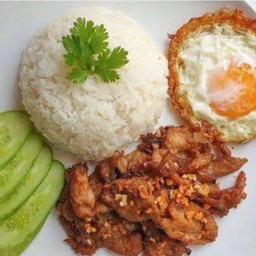 ข้าวหมูกระเทียม+ไข่ดาว