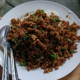 กระเพราหมูสับ