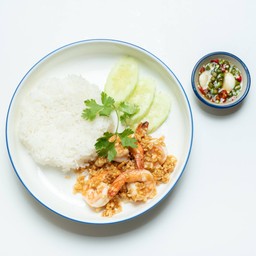 ข้าวราดกุ้งกระเทียมพริกไทย