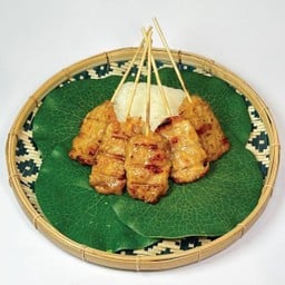 เซท หมูปิ้งนมสด 5 ไม้ พร้อม ข้าวเหนียว 1 ถุง