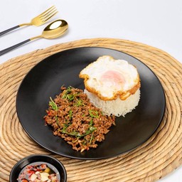 ข้าว - กระเพราเนื้อสับ (โคขุน)