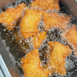 ข้าวไก่กรอบ ซอสต้มยำ