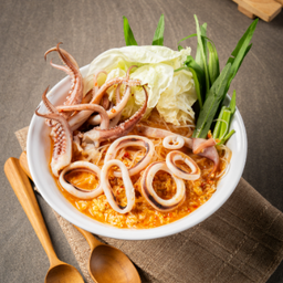 สุกี้น้ำปลาหมึก