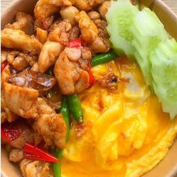 ข้าวไข่ข้น/ผัดเผ็ดไก่(เนื้อไก่ติดหนัง)