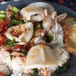 ข้าวกระเพราปลาหมึก+ไข่ดาว