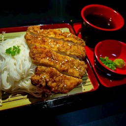 หมี่เย็นชื่นใจหมูทอด
