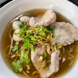 ก๋วยเตี๋ยวล้านป้าย