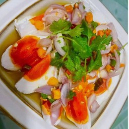 ยำไข่เค็ม