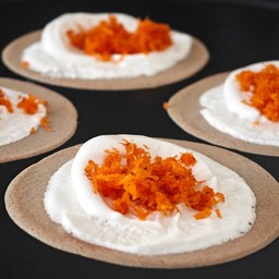 ขนมเบื้อง ไส้เค็ม (มะพร้าวขูดฝอย & กุ้งแห้ง)