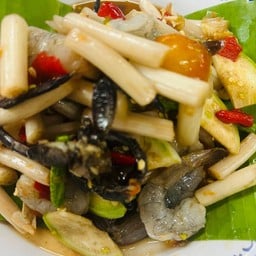 ตำไหลบัวปูปลาร้า กุ้งดิบ