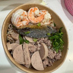 ครัวคุณย่า  ยำแซ่บหมูล้น ล้น