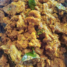 กระดูกอ่อนผัดพริกแกง