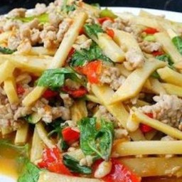 ผัดหน่อไม้หมูสับใบโหระพา(เป็นกับข้าว