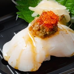 Hotate foiegras sushi