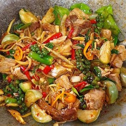 ผัดฉ่าหมู ราดข้าว