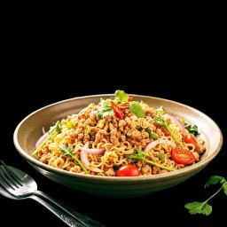 ยำมาม่าหมูสับ