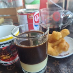 กาแฟโบราณร้อน พร้อมน้ำชา