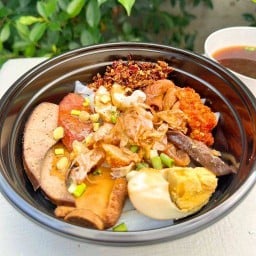 ก๋วยจั๊บแห้ง ทรงเครื่อง บ้านเพลินสุข พหลโยธิน 69