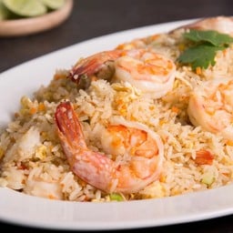 ข้าวผัดกุ้งจานใหญ่
