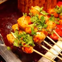 ร้านลูกชิ้นภูเขาไฟแม่ประณาม ตลาดมั่งมีมาเก็ตทับมา