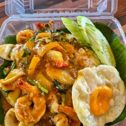 มนรดา กะเพราถาด