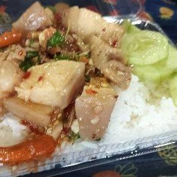 ข้าวกระเพราหมูสามชั้น