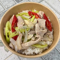 ผัดพริกหยวกราดข้าว
