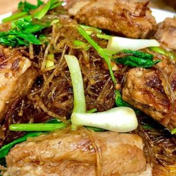 ซี่โครงหมูนุ่มๆ อบวุ้นเส้น พร้อมน้ำจิ้ม