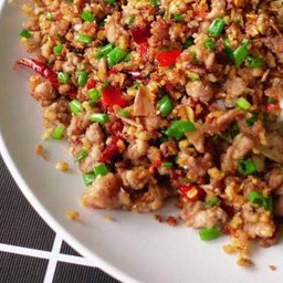 ข้าวราดหมูสับคั่วพริกเกลือ