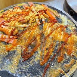 แป้งชาโคล ไข่ แฮม ไส้กรอก หยอง