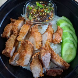 ข้าวหมูสามชั้นทอดน้ำจิ้มแจ่ว