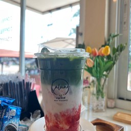 ชาเขียวนมสดสตรอเบอร์รี่