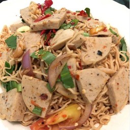 ยำมาม่าหมูยอ