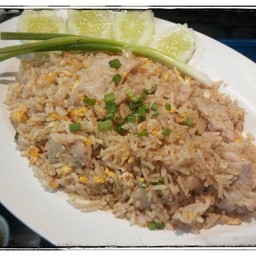 ข้าวผัดหมูจานใหญ่