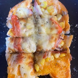 ขนมปังหน้าพิซซ่ารวมมิตร