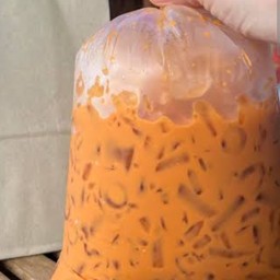 ชานมเย็น  ถุงกระดาษ