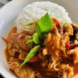 พะเเนงไก่ราดข้าว