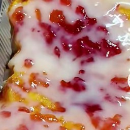 ปังปิ้งสตอเบอรรี่ราดนม