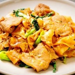 เฮียตี๋ราดหน้า หมูกรอบตามสั่ง รามอินทรา 89