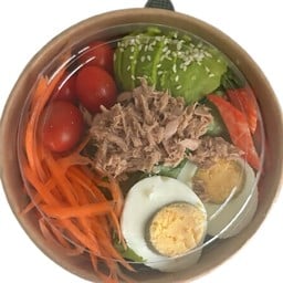 ทูน่าสลัด